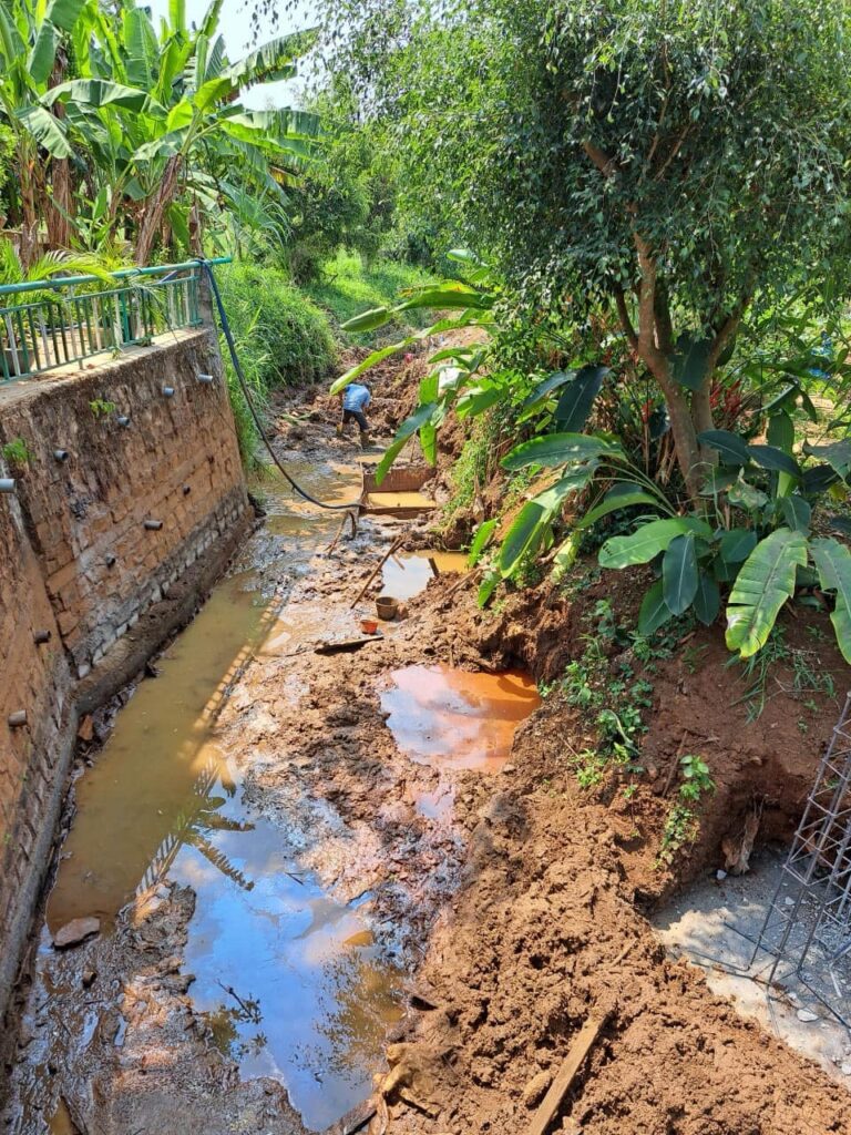 Rebuilding-The-Stream-Retaining-Wall-At-Thien-An-1